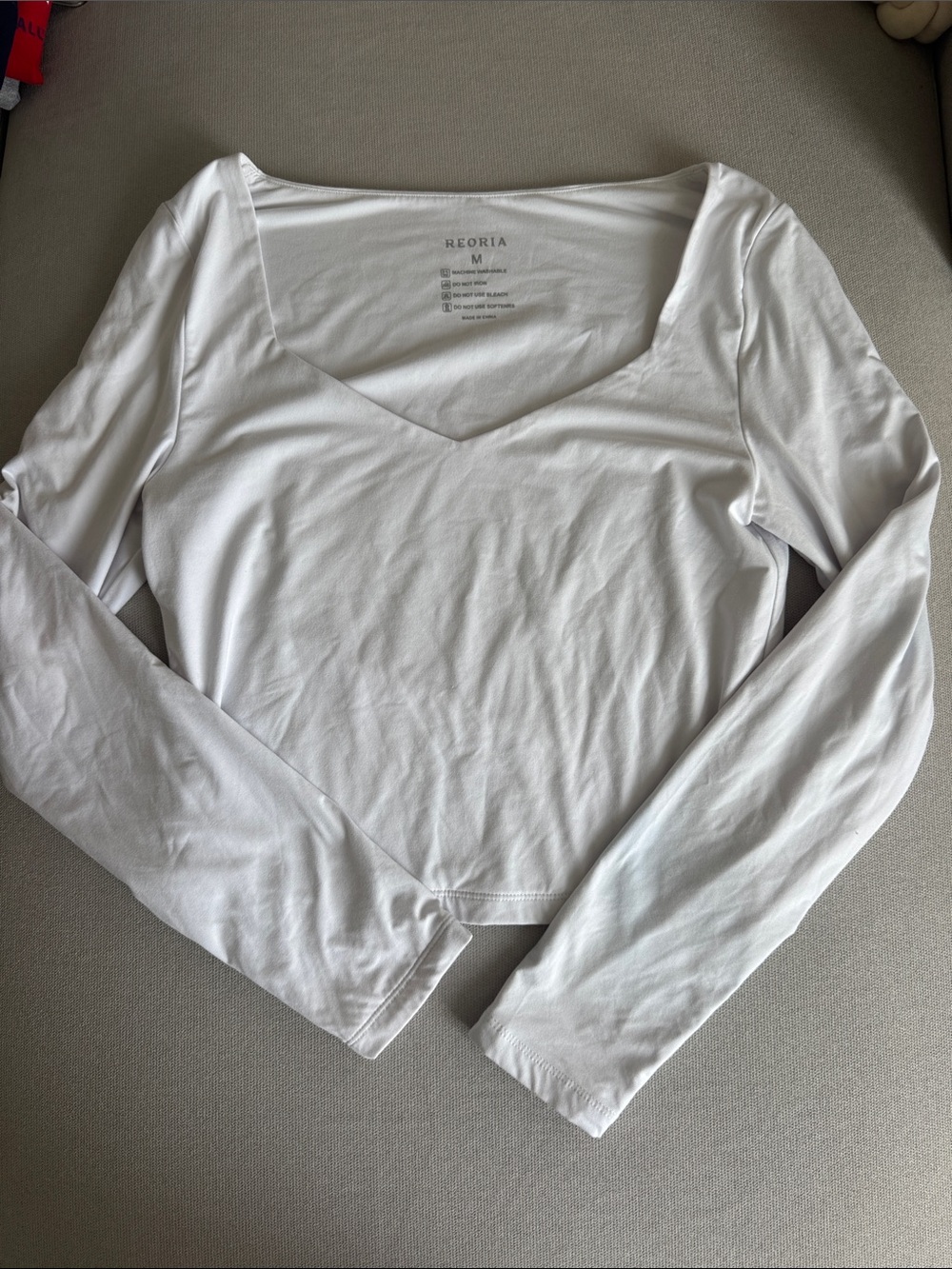 ReoRia White Long-Sleeve V-Neck Top - Slim Fit